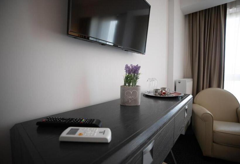 اتاق لوکس با بالکن, Urban 7 Residence