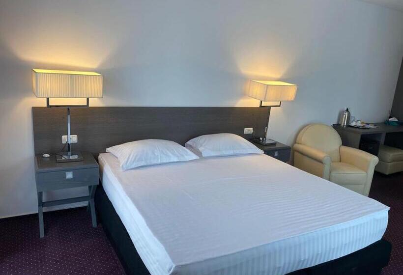 اتاق لوکس با بالکن, Urban 7 Residence