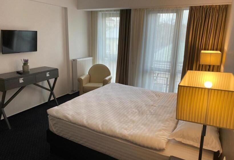 اتاق لوکس با بالکن, Urban 7 Residence