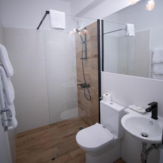 اتاق لوکس با بالکن, Urban 7 Residence