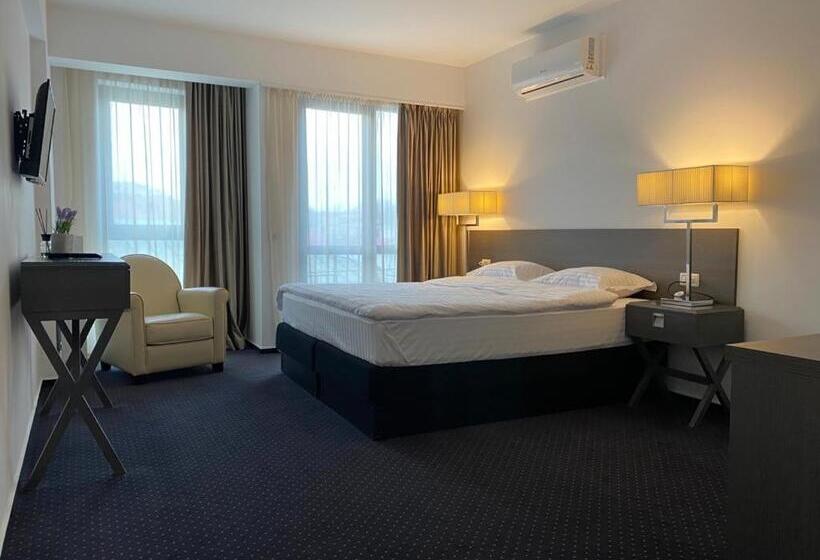 اتاق لوکس با بالکن, Urban 7 Residence