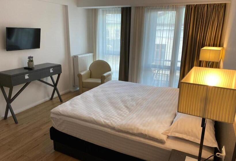 اتاق لوکس با بالکن, Urban 7 Residence