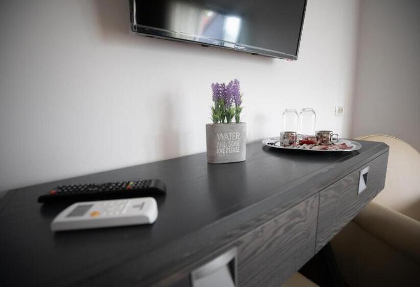 اتاق استاندارد با بالکن, Urban 7 Residence