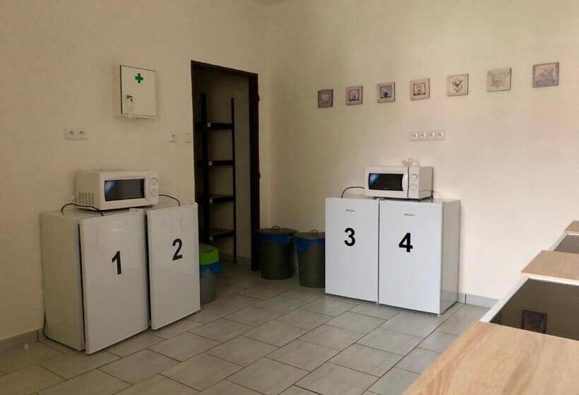 Quarto Quádruplo Estandar, Penzion Pod Hamižnou