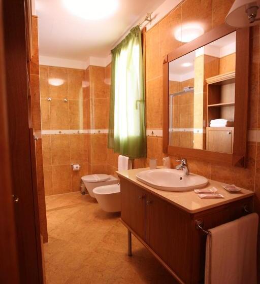 اتاق استاندارد چهار تخته, Borgo Don Chisciotte