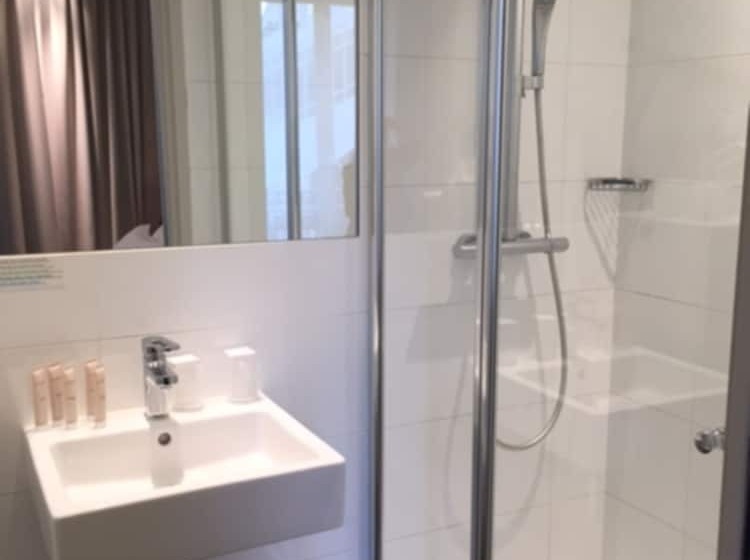 Номер Superior, First Hotel Paris Tour Eiffel