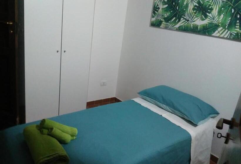 اتاق استاندارد, B&b Piazza San Benedetto