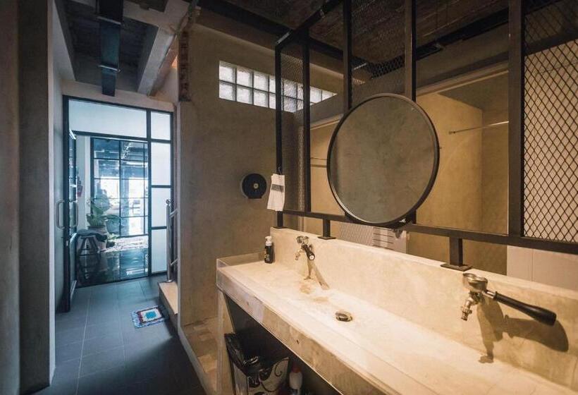 带共用浴室的标准房间, Niece Hostel Phuket   Sha Extra Plus