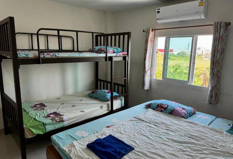 اتاق استاندارد چهار تخته, Boom Inn