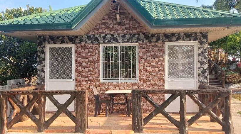 استودیو استاندارد با بالکن, Michaels Homestay   Farm Villa Nr Patar Beach & Bolinao Falls