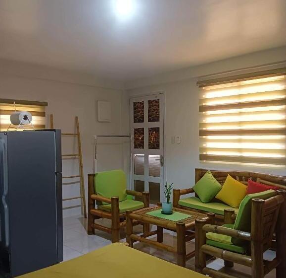 استودیو استاندارد با بالکن, Michaels Homestay   Farm Villa Nr Patar Beach & Bolinao Falls