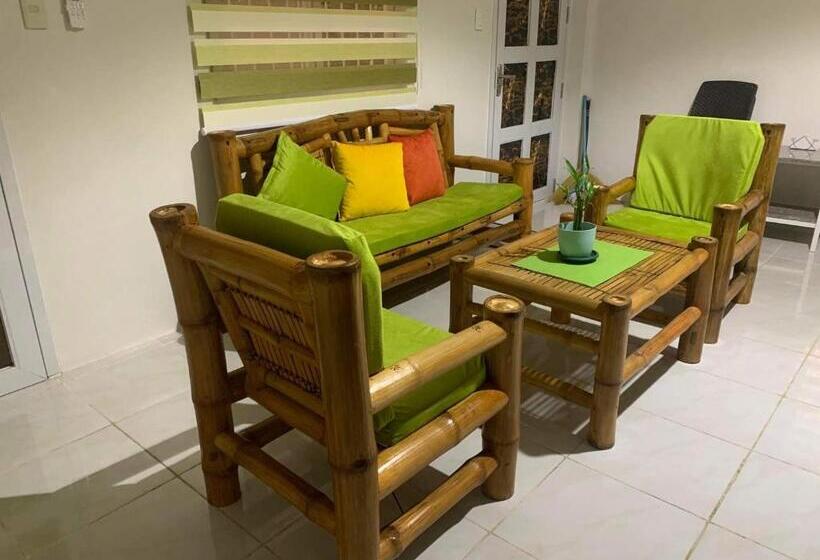 استودیو استاندارد با بالکن, Michaels Homestay   Farm Villa Nr Patar Beach & Bolinao Falls