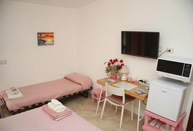 Трехместный Номер Стандарт с Балконом, B&b Casa Rosola