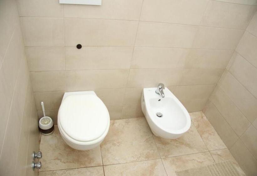 Трехместный Номер Стандарт с Балконом, B&b Casa Rosola