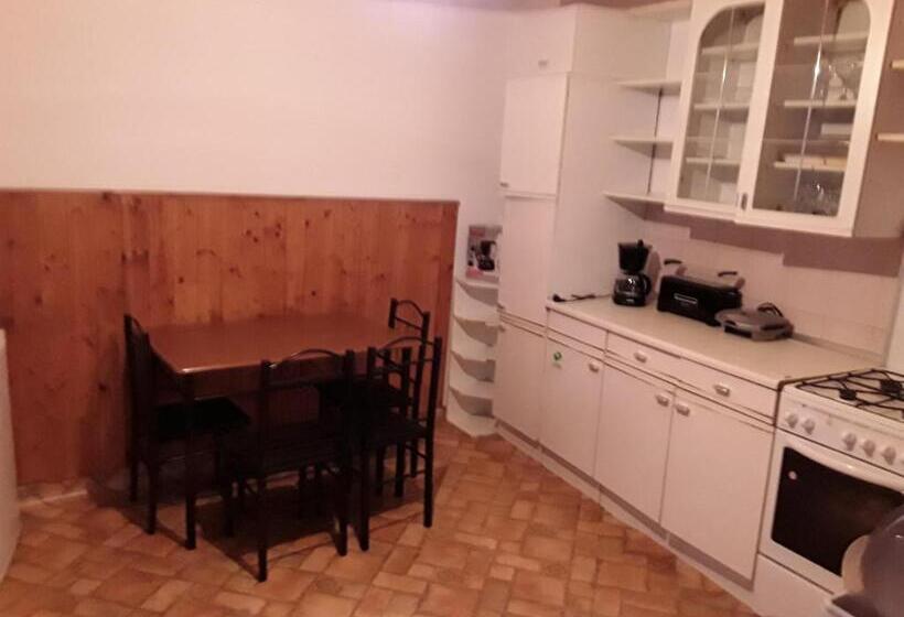 سوییت, Tunnel Family Apartmanház Pécs