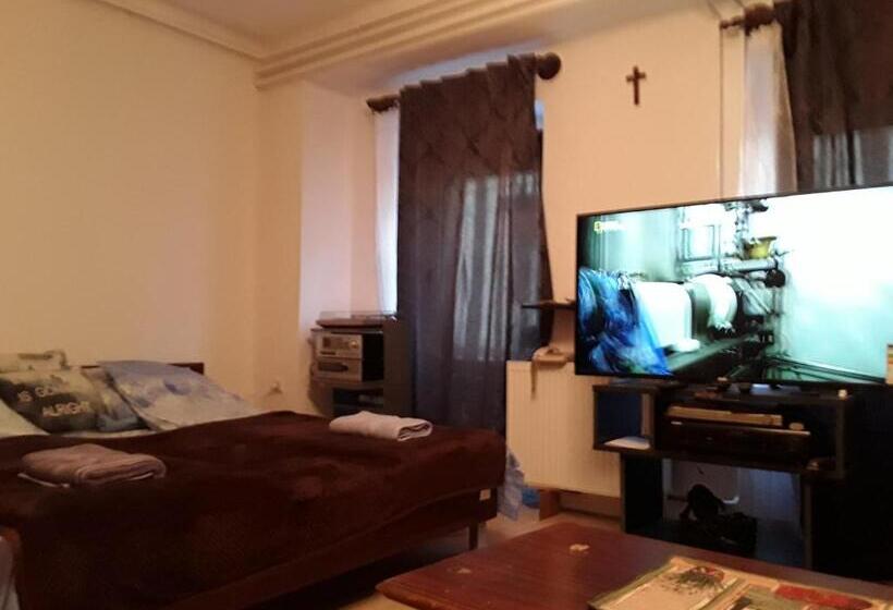 سوییت, Tunnel Family Apartmanház Pécs