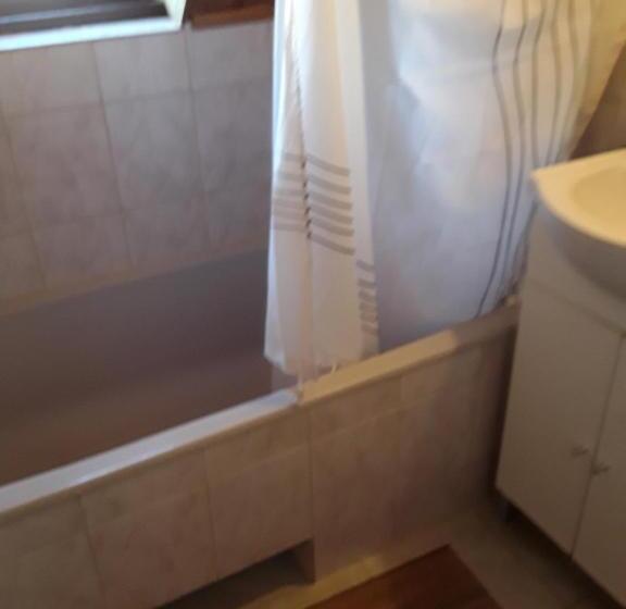 اتاق خانوادگی با سرویس بهداشتی مشترک, Tunnel Family Apartmanház Pécs