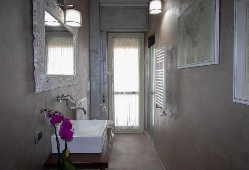 Standard room with outdoor bath, La Casa Di Adele Cagliari