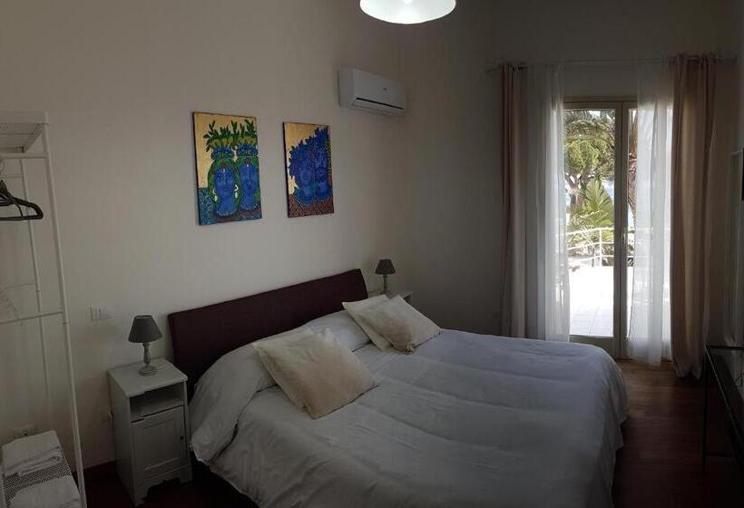 اتاق استاندارد با چشم‌انداز دریا, Villa Olimpia