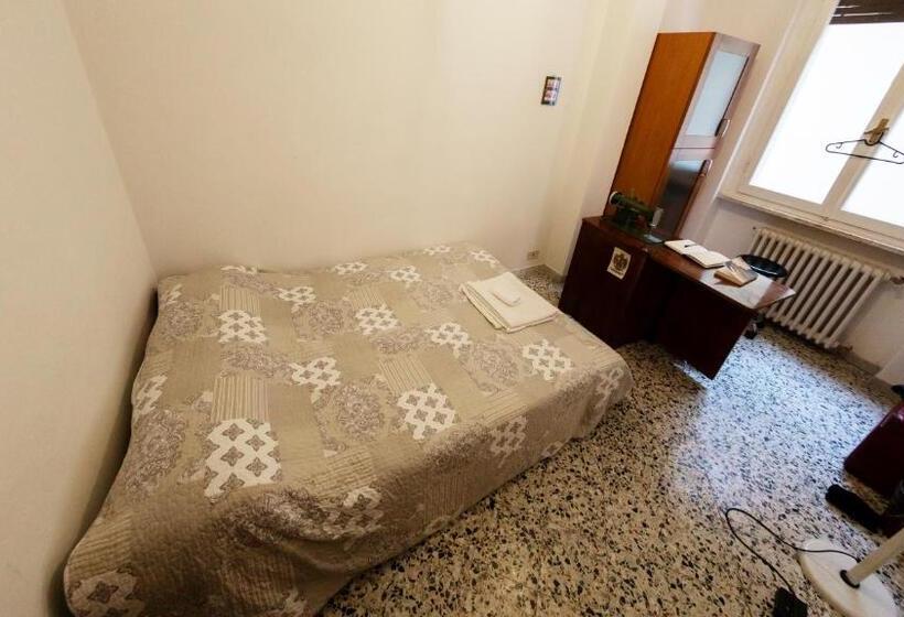 اتاق استاندارد یک نفره, The Homestay   Arezzo