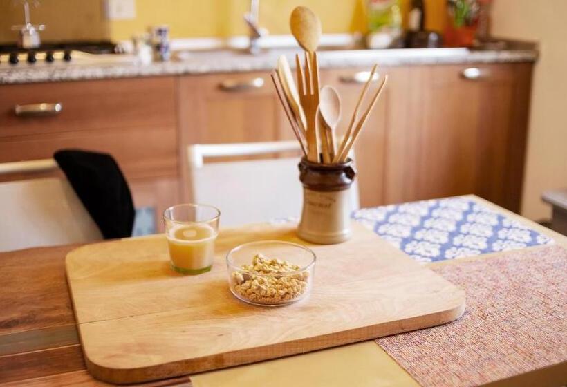 اتاق کلاسیک سه تخته, The Homestay   Arezzo