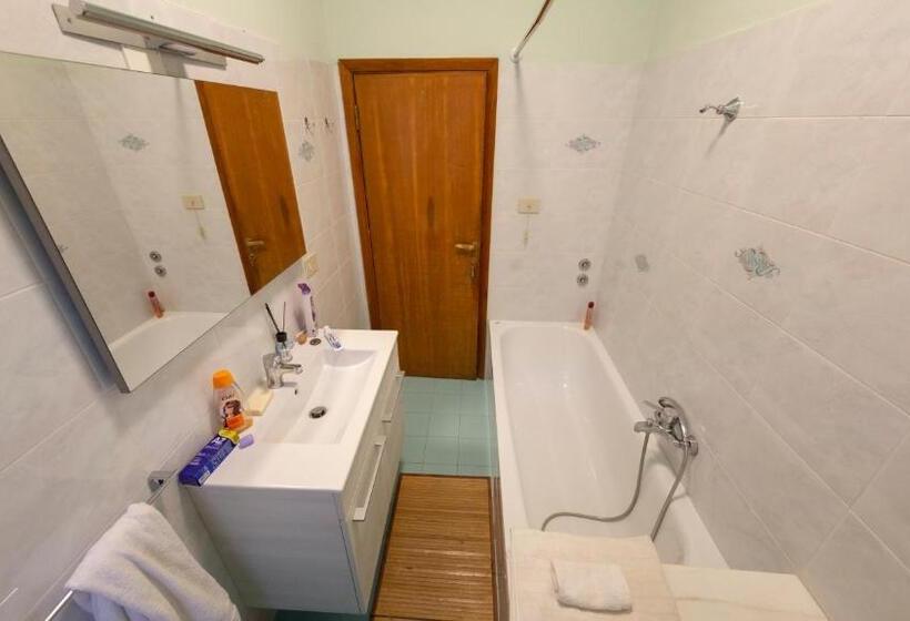 اتاق استاندارد, The Homestay   Arezzo