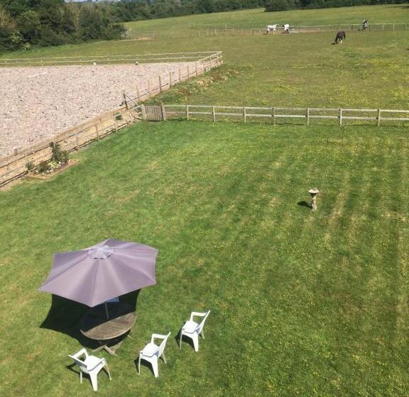Quarto Estandar com Sacada, Folly Fields Farm B&b