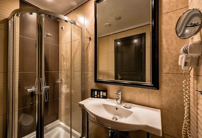 اتاق استاندارد سه نفره, Maison Grecque Hotel Extraordinaire