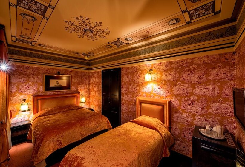 اتاق استاندارد سه نفره, Maison Grecque Hotel Extraordinaire