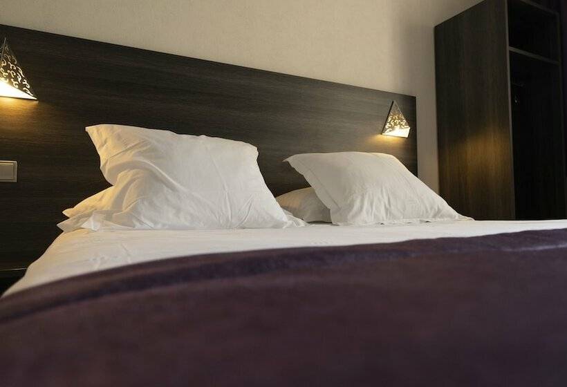 Номер Стандарт, Logis Hotel Restaurant Spa Les Oliviers