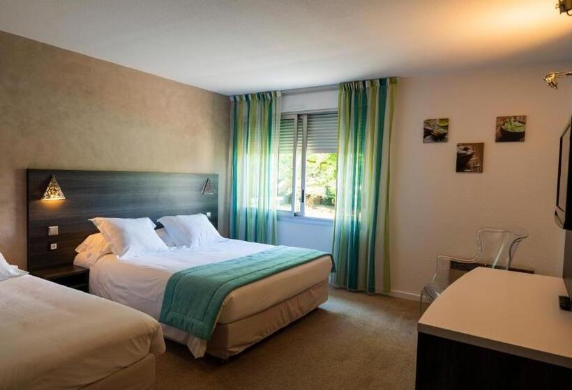 Номер Superior Вид на Парк, Logis Hotel Restaurant Spa Les Oliviers