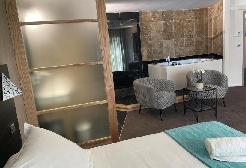 Suíte com Hidromassagem, Logis Hotel Restaurant Spa Les Oliviers