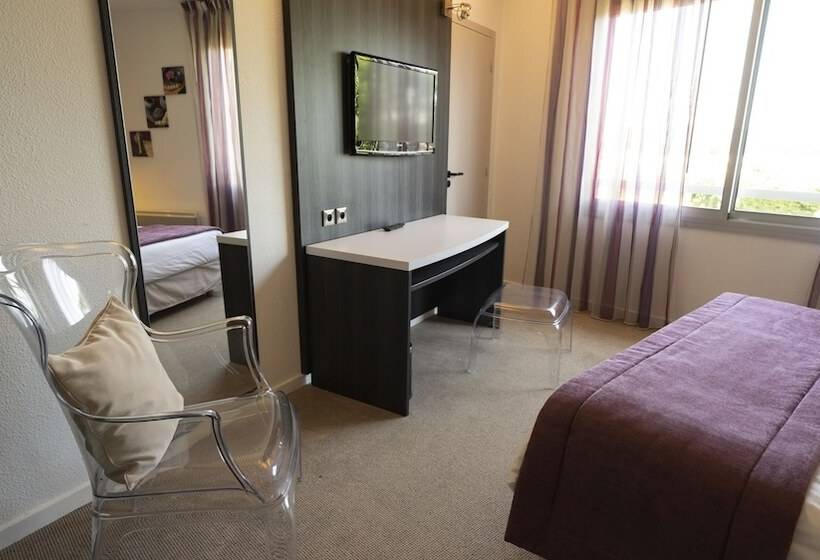Полулюкс, Logis Hotel Restaurant Spa Les Oliviers