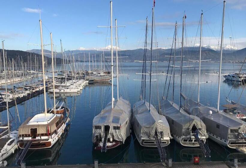 Quarto Quádruplo Estandar Vista Mar, Ece Marina Suites