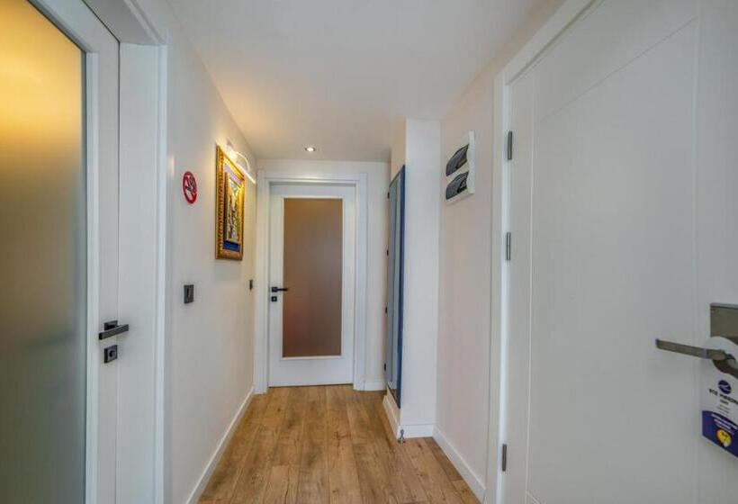 سوییت سوپریور با چشم‌انداز دریا, Ece Marina Suites