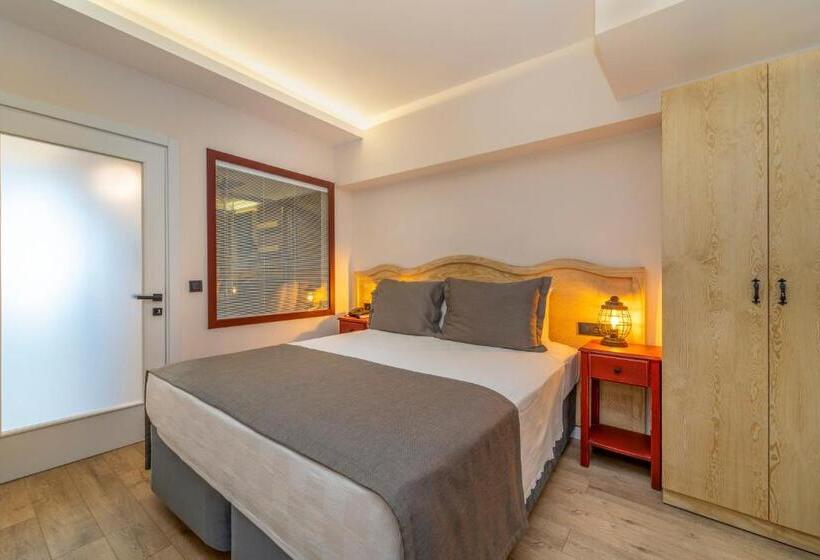 Quarto Triplo Deluxe Vista Mar, Ece Marina Suites