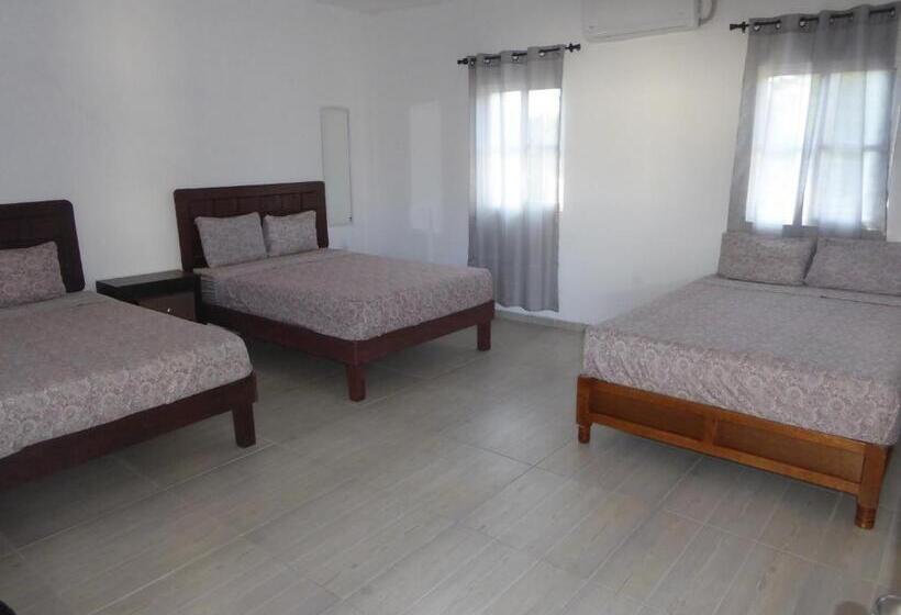 エコノミートリプルルーム, Hostal Casa Clavel