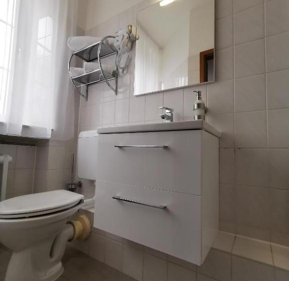 Номер Стандарт, Zur Linde