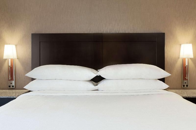 キングサイズベッドのスイートルーム, Embassy Suites By Hilton Arcadia Pasadena Area
