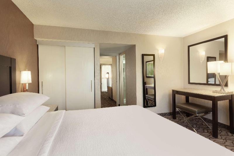キングサイズベッドのスイートルーム, Embassy Suites By Hilton Arcadia Pasadena Area