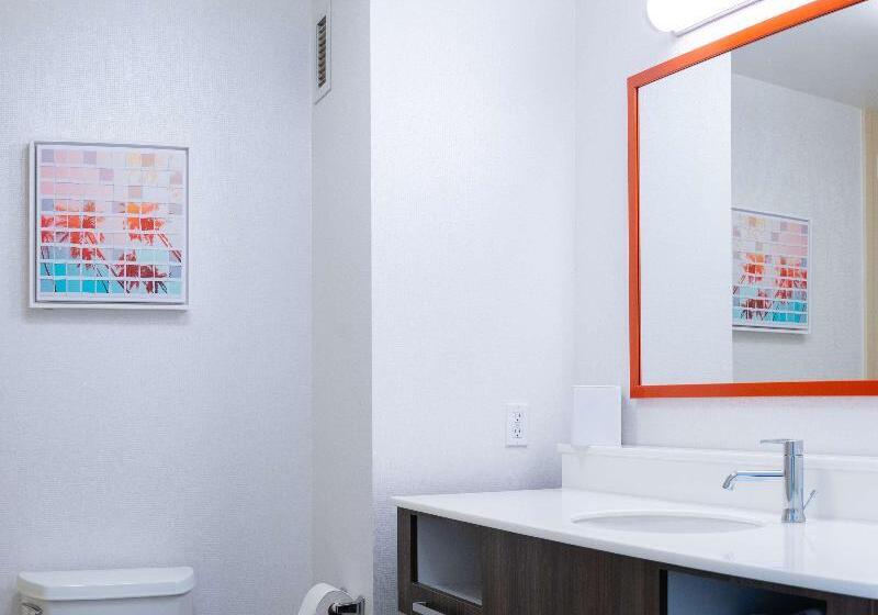 스탠다드 룸 킹사이즈 침대, Hampton Inn & Suites Seal Beach