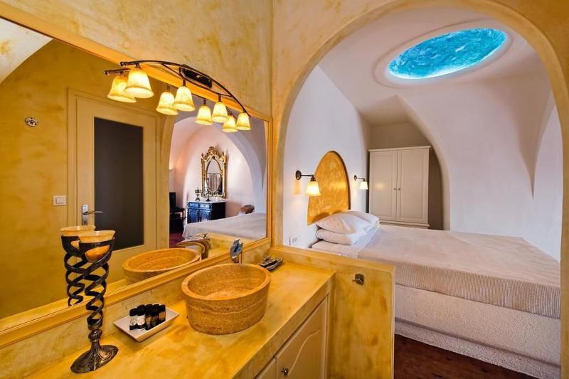 수피리어 룸, Lava Suites & Lounge
