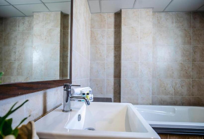 Люкс Вид на Море, Ratana Hotel Chalong