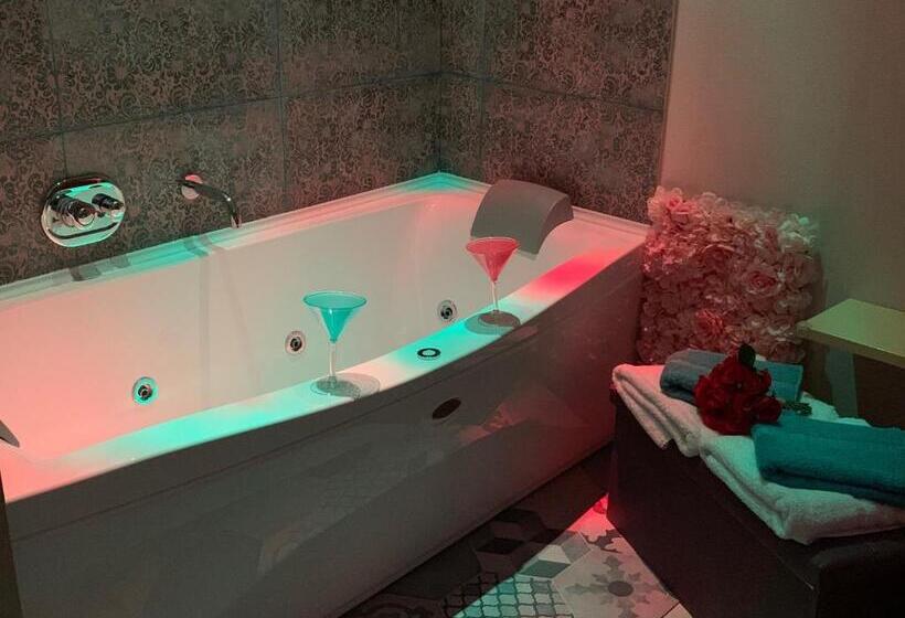 Deluxe-huone, Manfredoniajacuzzi