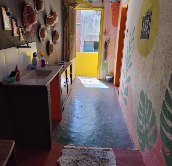 Стандартный внешний трехместный номер с ванной комнатой, Perto Do Aeroporto De Salvador   Dona Pitanga Hostel