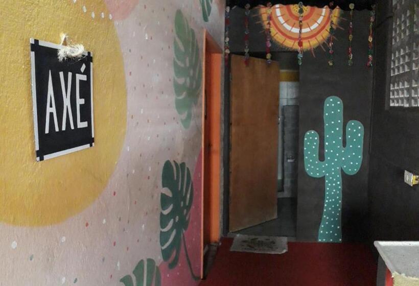 Стандартный внешний трехместный номер с ванной комнатой, Perto Do Aeroporto De Salvador   Dona Pitanga Hostel