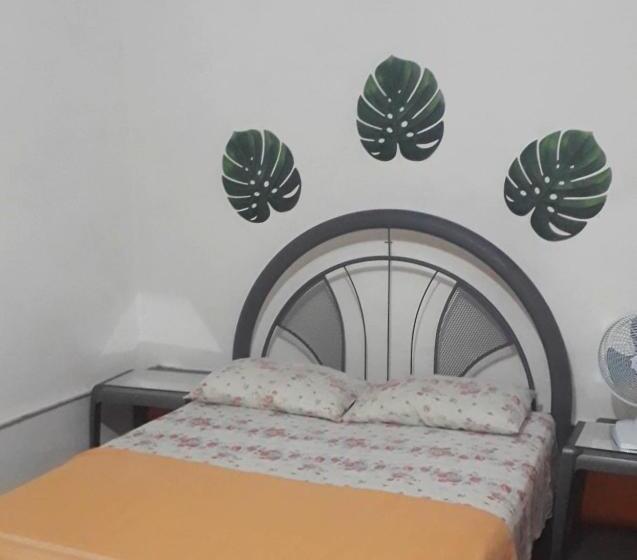 Стандартный внешний трехместный номер с ванной комнатой, Perto Do Aeroporto De Salvador   Dona Pitanga Hostel