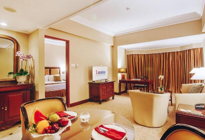 Люкс, Lumire Hotel & Convention Centre