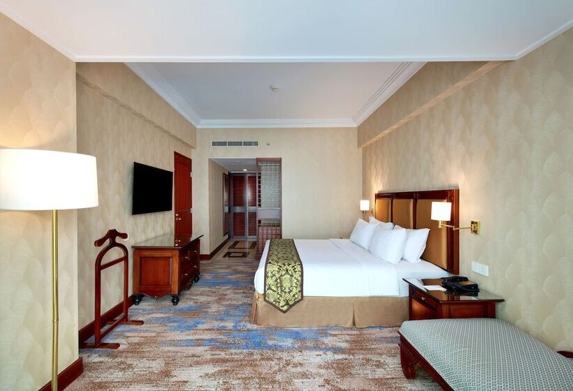 Номер Executive, Lumire Hotel & Convention Centre