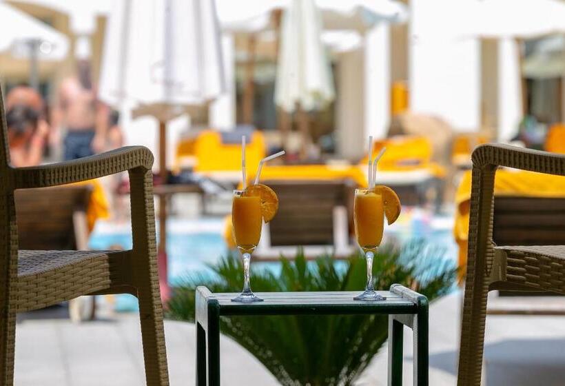 اتاق استاندارد با چشم‌انداز استخر, Xperience Sea Breeze Resort